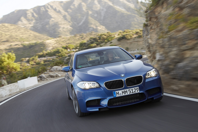 2012 BMW M5 Brings Ton of Tech to Super Saloon