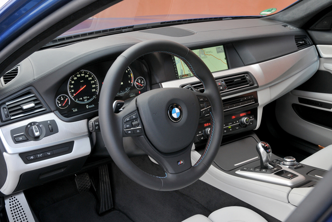 2012 BMW M5 Brings Ton of Tech to Super Saloon