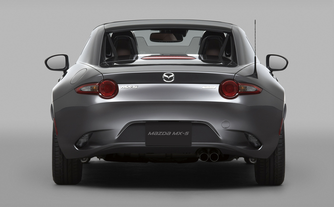 O novo MX-5 RF estará disponível na Europa com uma escolha de dois motores a gasolina, o SKYACTIV-G 1.5 e o SKYACTIV-G 2.0