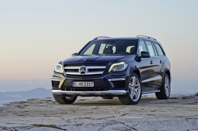 A Mercedes lança o Classe GL, o maior e mais luxuoso SUV da marca