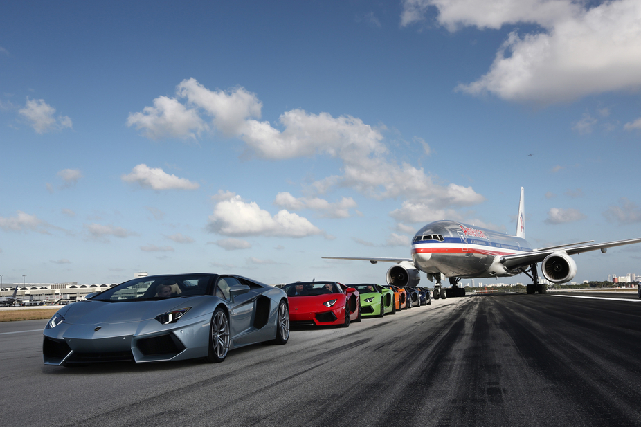 Lamborghini recebeu autorização da FAA e do Aeroporto Internacional de Miami para manobras a alta velocidade