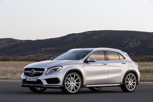 A versão AMG do GLA vai estar à venda no verão