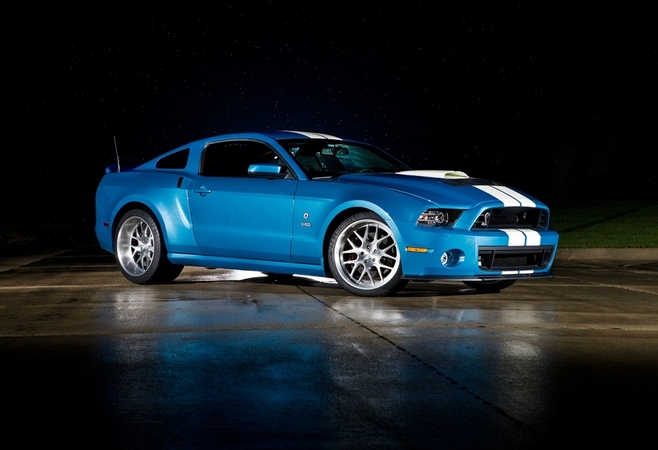 O carro foi criado para celebrar a vida de Carroll Shelby