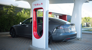 A Tesla vai expandir a rede Supercharger no Reino Unido e na Europa