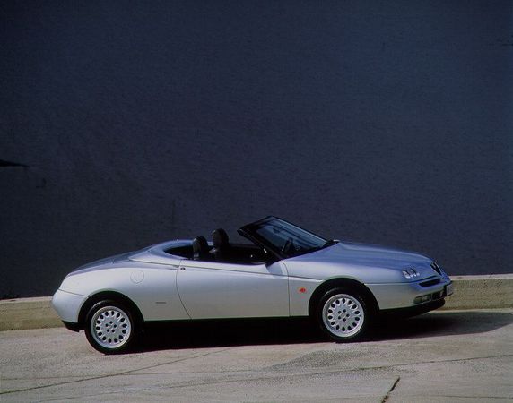 Der nächste Alfa Romeo Spider soll auf der Plattform basieren. Der nächste Alfa Romeo Spider soll auf der Plattform basieren.