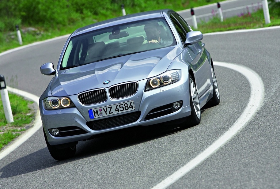 BMW 318d Sport (E90) LCI