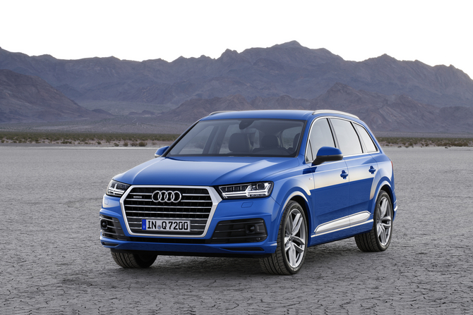 The second generation of the Q7 is based on a significantly reviewed version of the Audi MLB platform