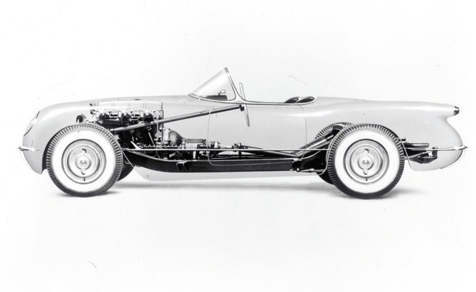 Chevrolet took a few years to begin racing the Corvette