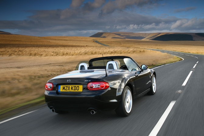 Mazda MX-5 Coupé Cabriolet 2.0i Kendo