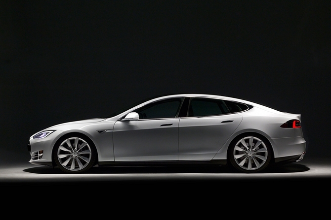 Tesla Model S Open for Orders and Customization