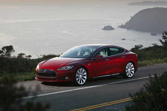 Tesla Model S Open for Orders and Customization