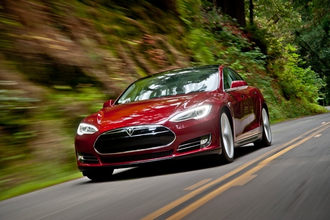 Tesla Model S Open for Orders and Customization