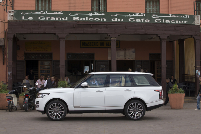 A Land Rover tem um número de vendas superior, mas está a crescer a um ritmo inferior