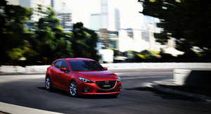 O design dianteiro recebe a mesma inspiração do Mazda6 e CX-5