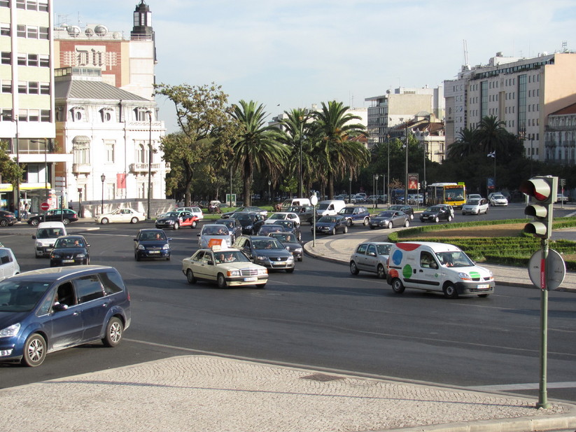 Venda de automóveis ligeiros de passageiros caiu 25,4% em novembro