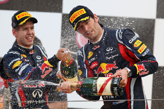 Vettel retunrs to wins and hands title to Red Bull