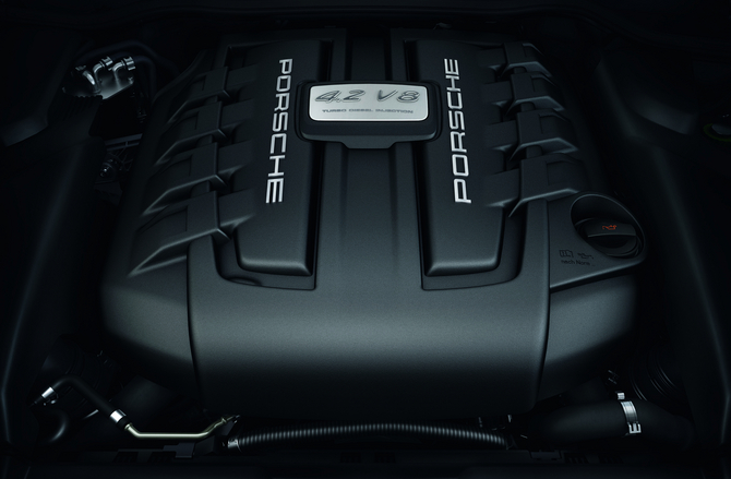 O Cayenne S Diesel está equipado com um motor 4.2 V8 biturbo que debita 382cv e oferece um binário máximo de 850Nm