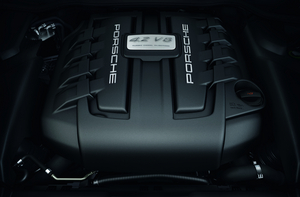 O Cayenne S Diesel está equipado com um motor 4.2 V8 biturbo que debita 382cv e oferece um binário máximo de 850Nm