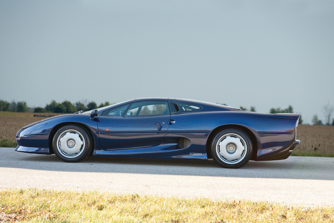 Jaguar XJ220