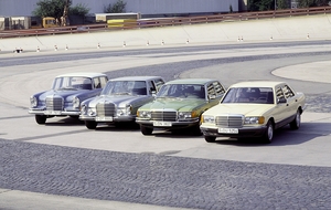 A Mercedes tende a usar um design básico do Classe S durante três gerações do modelo