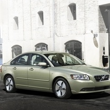 A Volvo tem retirado do mercado o S40, o V50 e o C30 e substituiu-os apenas pelo V40 e só em alguns mercados