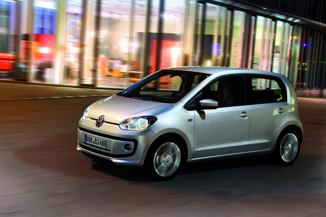 Volkswagen up!  1.0 white up! four-door