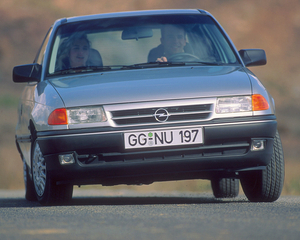 Astra 1.6i Saloon